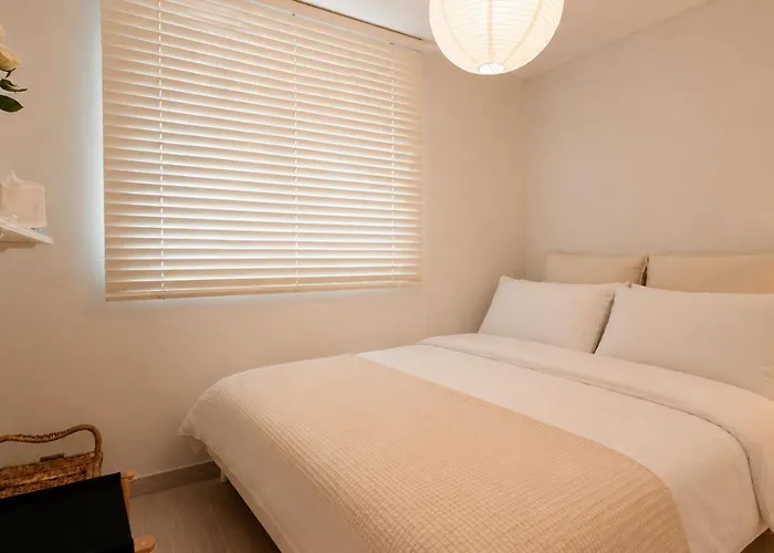 Wellness, New Accommodation, 3 Rooms, 4 Minutes On Foot From River Park, Near Hongdae