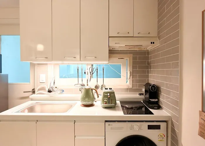 Wellness, New Accommodation, 3 Rooms, 4 Minutes On Foot From River Park, Near Hongdae